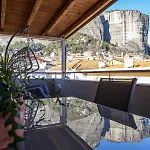 Daire Rock State View - Unique Overlooking Meteora Flat *