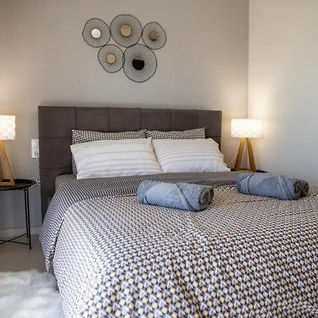 Rock State View - Unique Overlooking Meteora Flat Kalambaka