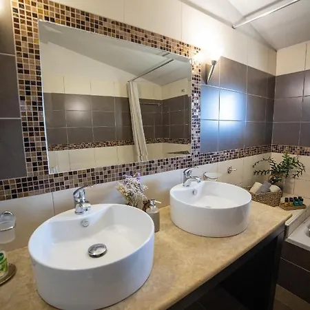 Rock State View - Unique Overlooking Meteora Flat Apartment