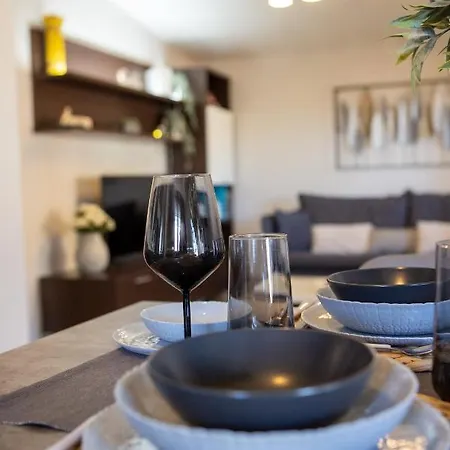 Rock State View - Unique Overlooking Meteora Flat * Kalambaka