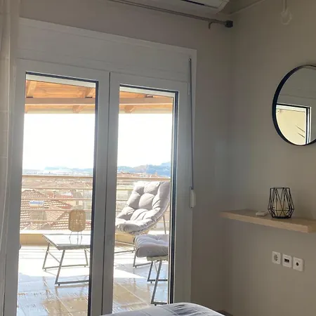 Rock State View - Unique Overlooking Meteora Flat *