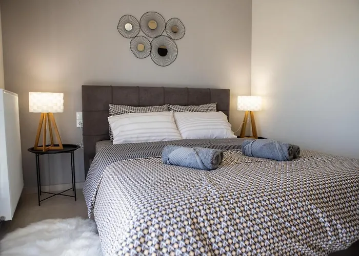 Rock State View - Unique Overlooking Meteora Flat カランバカ