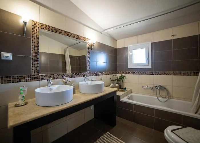 Rock State View - Unique Overlooking Meteora Flat アパート *