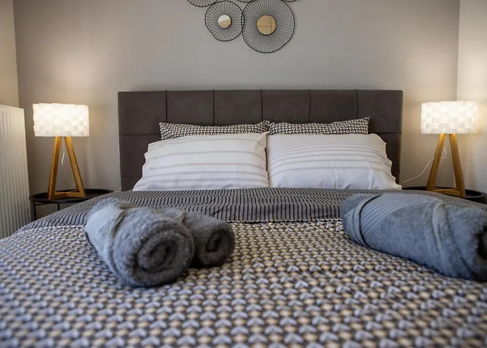 Rock State View - Unique Overlooking Meteora Flat アパート *