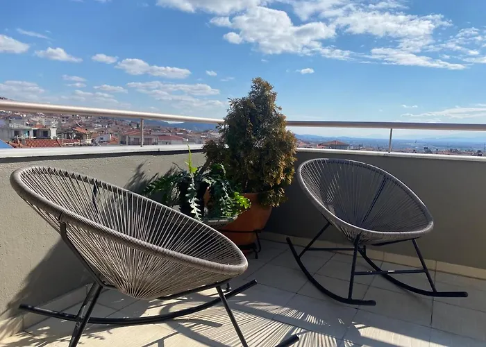 Rock State View - Unique Overlooking Meteora Flat *