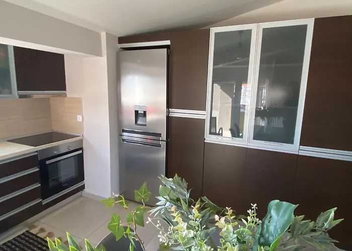 Rock State View - Unique Overlooking Meteora Flat アパート *