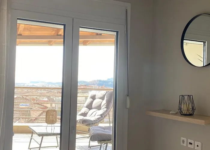 Rock State View - Unique Overlooking Meteora Flat *